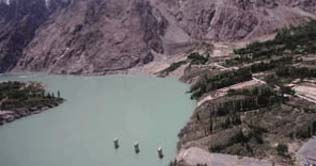  Attabad Lake: Water overspill continues